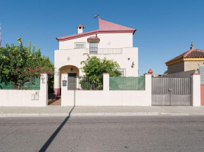 Cosy Holiday Home in Valencina de la Concepci n with Pool